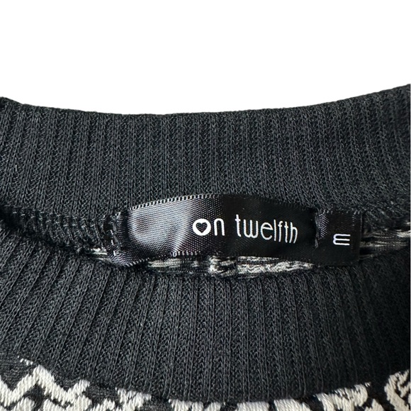 ON TWELTH DRESS - Picture 2 of 5